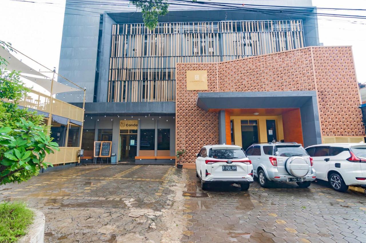 Cihampelas Hotel 2 Mitra Reddoorz Бандунг Екстериор снимка