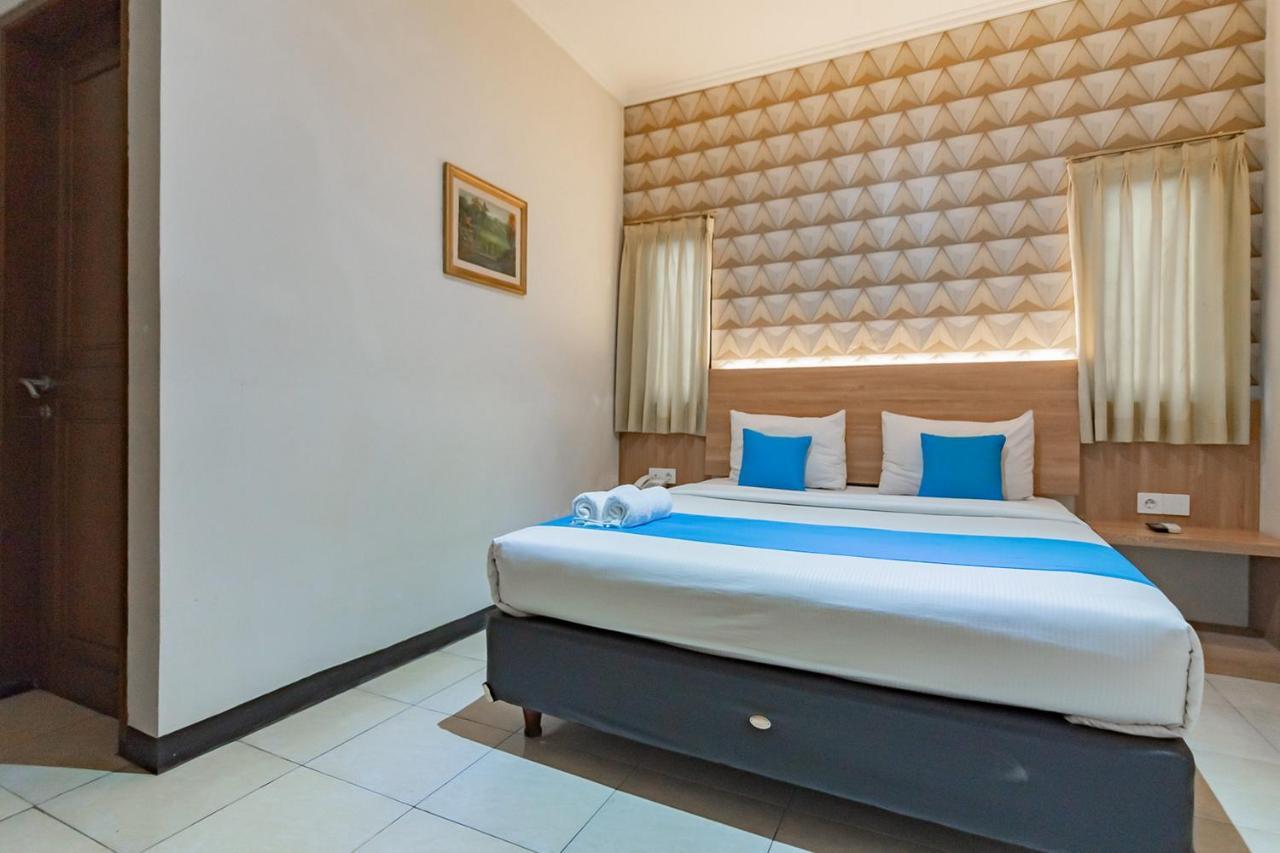 Cihampelas Hotel 2 Mitra Reddoorz Бандунг Екстериор снимка