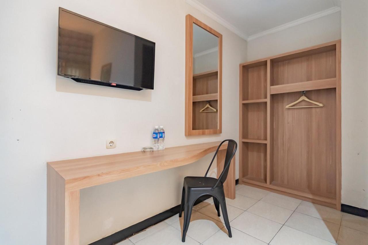 Cihampelas Hotel 2 Mitra Reddoorz Бандунг Екстериор снимка