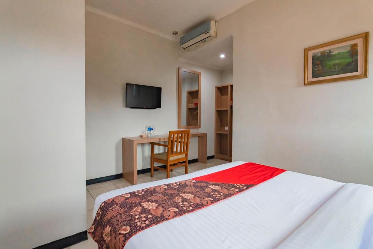 Cihampelas Hotel 2 Mitra Reddoorz Бандунг Екстериор снимка