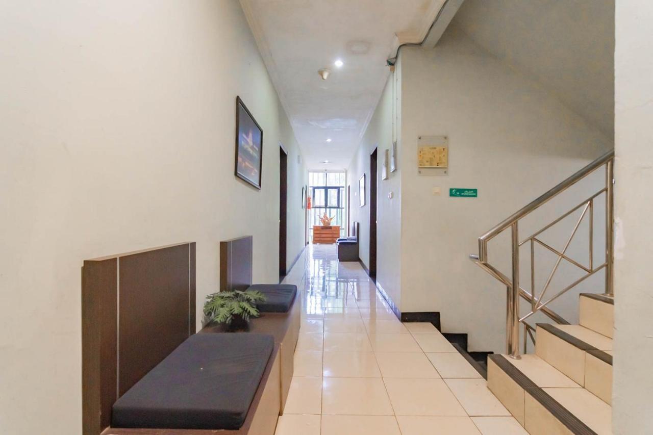 Cihampelas Hotel 2 Mitra Reddoorz Бандунг Екстериор снимка
