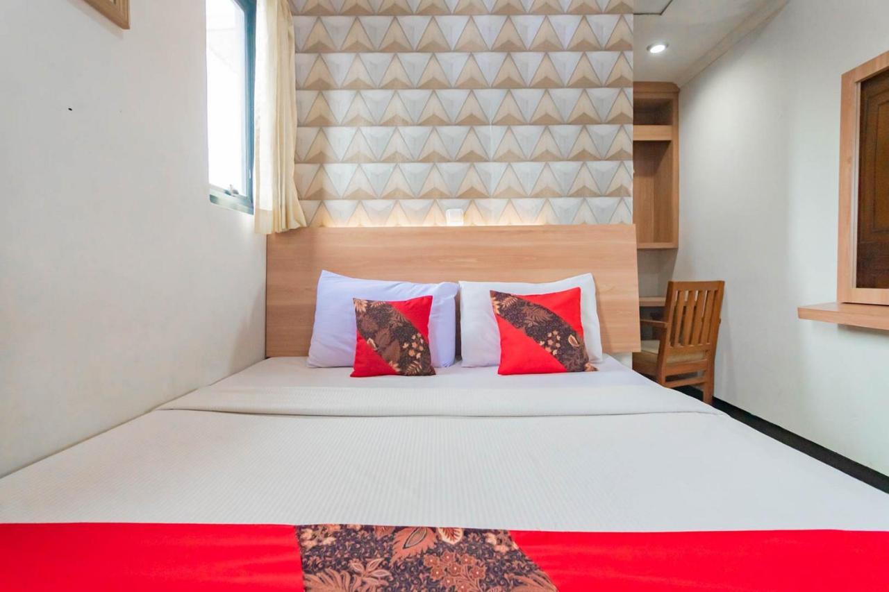 Cihampelas Hotel 2 Mitra Reddoorz Бандунг Екстериор снимка