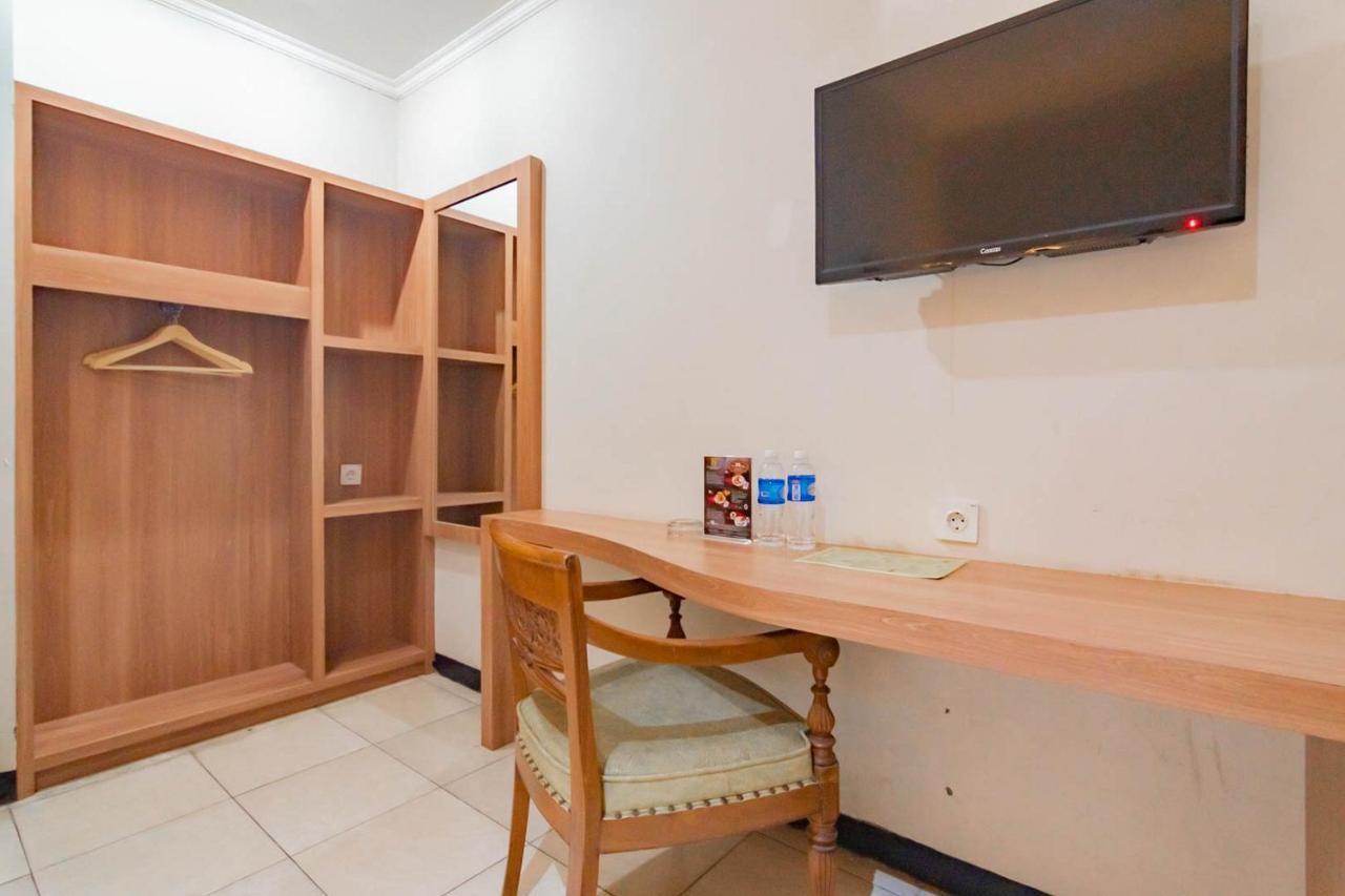 Cihampelas Hotel 2 Mitra Reddoorz Бандунг Екстериор снимка